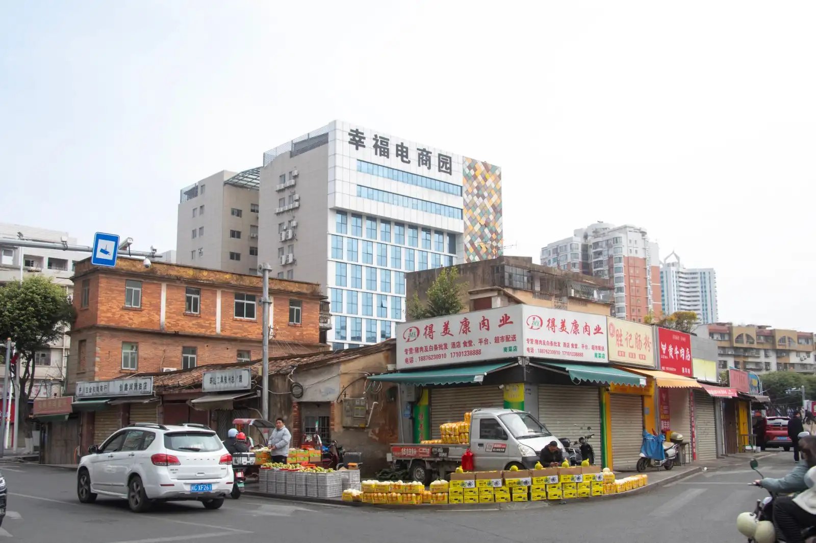 重庆网红美甲款式解析：从流行趋势到个性化定制的设计思路