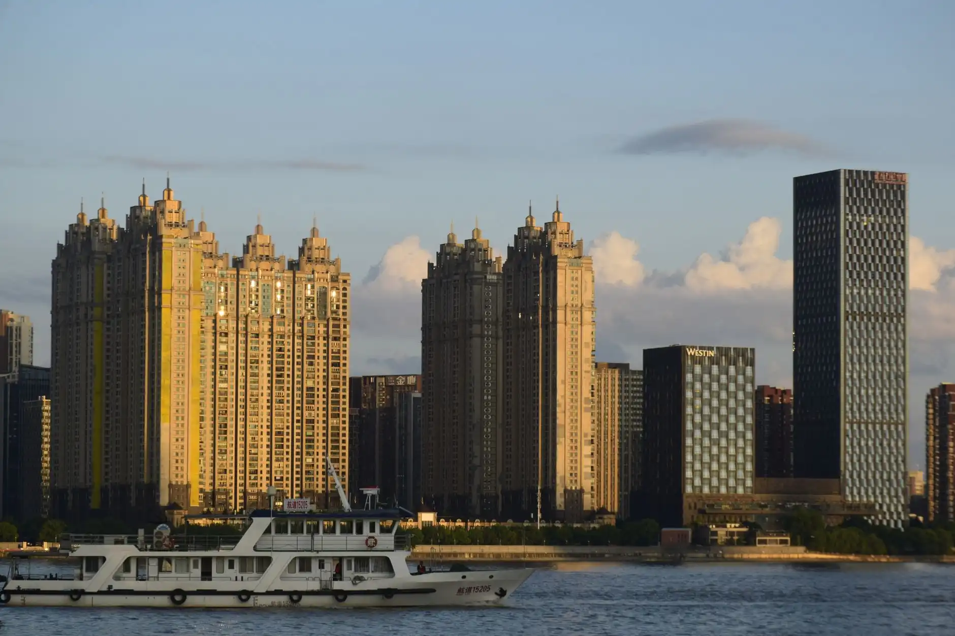 私人定制网红美甲流程详解：从选色到塑形