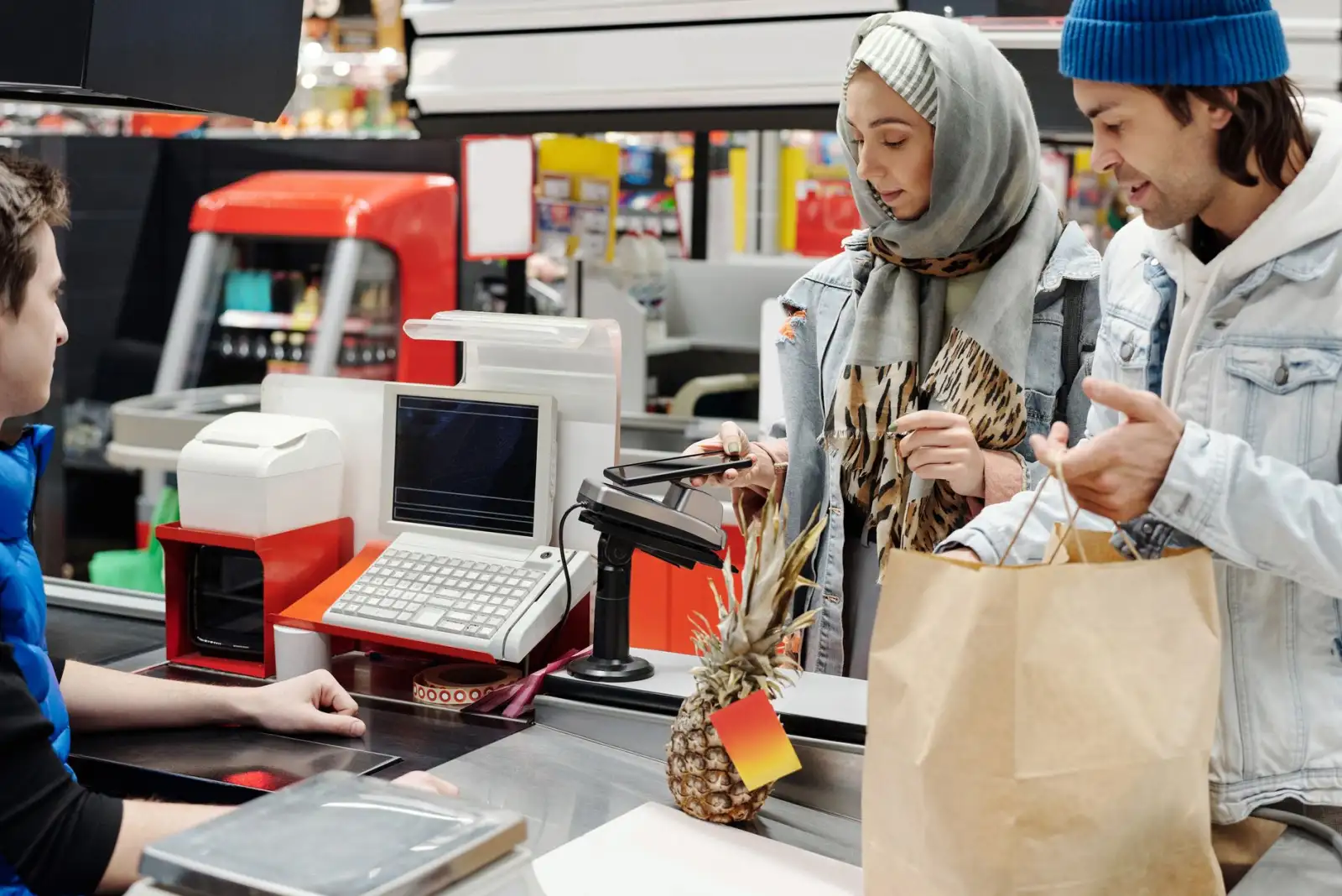 九龙坡区美甲店技术优势对比:网红款式与私人定制的工艺差异分析
