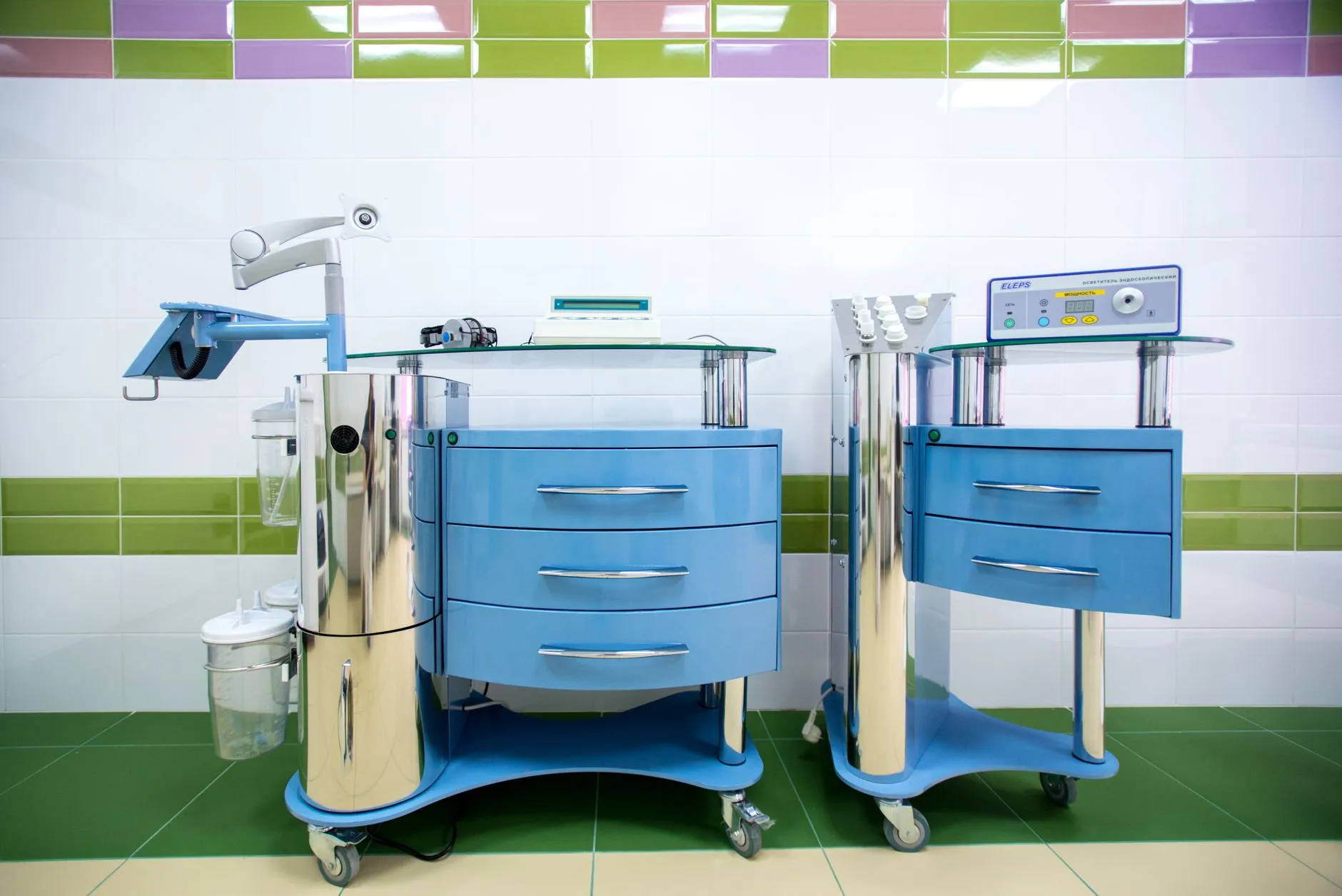 重庆美甲市场网红款式设计趋势与个性化定制方案分析