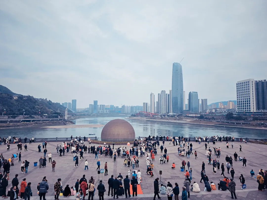重庆网红美甲潮流解析：从流行色系到私人定制款的设计趋势观察