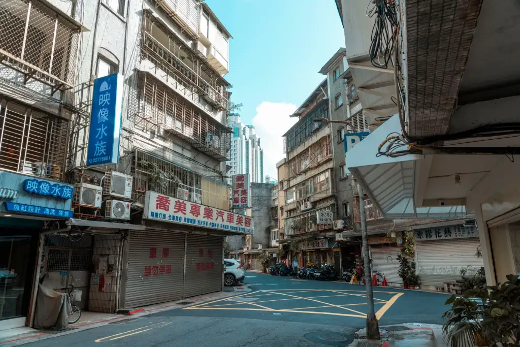 2024年重庆美甲市场趋势：网红款式与个性化服务的本地化实践