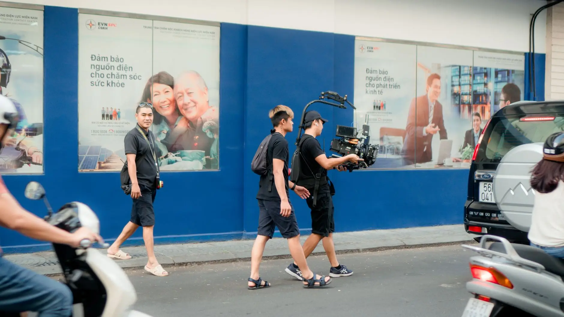 2024年重庆美甲潮流趋势解析：网红款式与个性化定制的技术融合