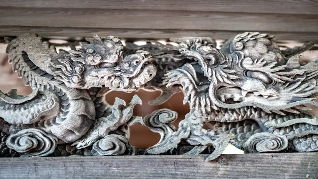 网红美甲色系搭配技巧在重庆本土化应用指南
