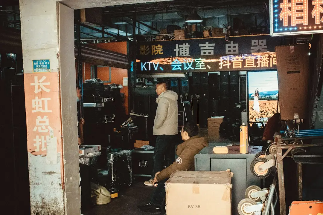 2025年网红美甲款式流行趋势与重庆市场应用分析